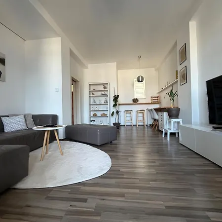 Stylish With Private Sauna And Parking Apartmán