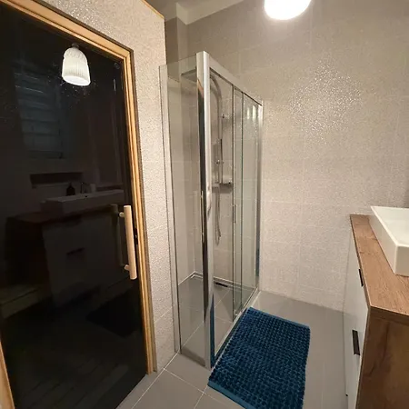 Apartmán Stylish With Private Sauna And Parking
